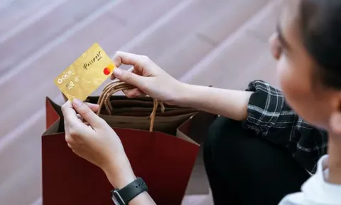 Quản lý dòng tiền chủ động cùng thẻ ghi nợ OCB Mastercard Passport Debit