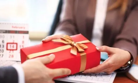 Hà Nội: Nghiêm cấm việc dùng công quỹ biếu, tặng quà lãnh đạo các cấp với mọi hình thức