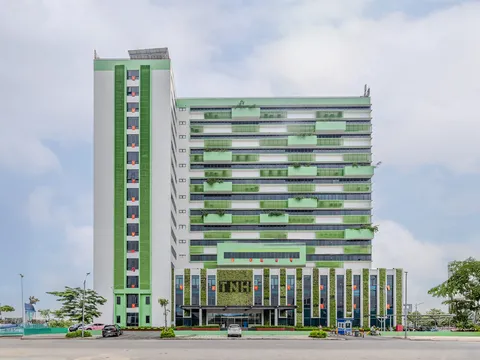 Tập đoàn Bệnh viện TNH lỗ quý thứ 6 liên tiếp, cổ phiếu giảm về đáy lịch sử giữa áp lực nợ vay gần 1.200 tỷ đồng