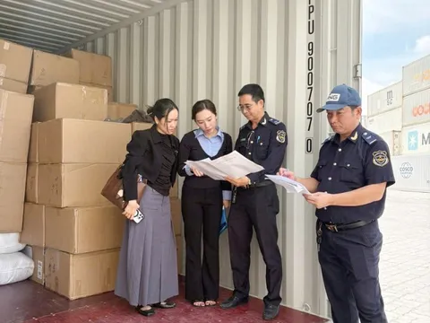 Hải quan phát hiện lô hàng hơn 2.500 sản phẩm giả thương hiệu nổi tiếng