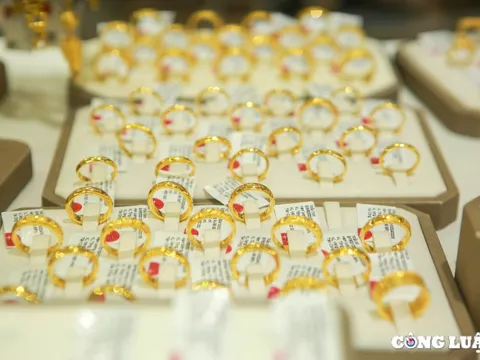 Giá vàng hôm nay lao dốc xuống mức thấp nhất hơn 1 tháng