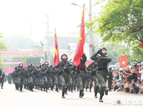 Hà Nội: Lắp đặt hàng loạt màn hình LED dọc tuyến diễu binh phục vụ Lễ Quốc khánh 2/9