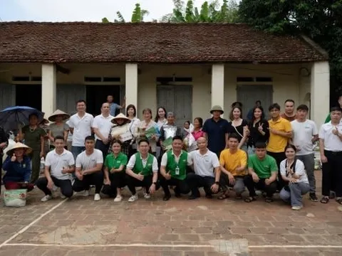 Chuyến xe tử tế F88 mang 42 tấn hàng cứu trợ về "rốn bão" Bắc Trung Bộ